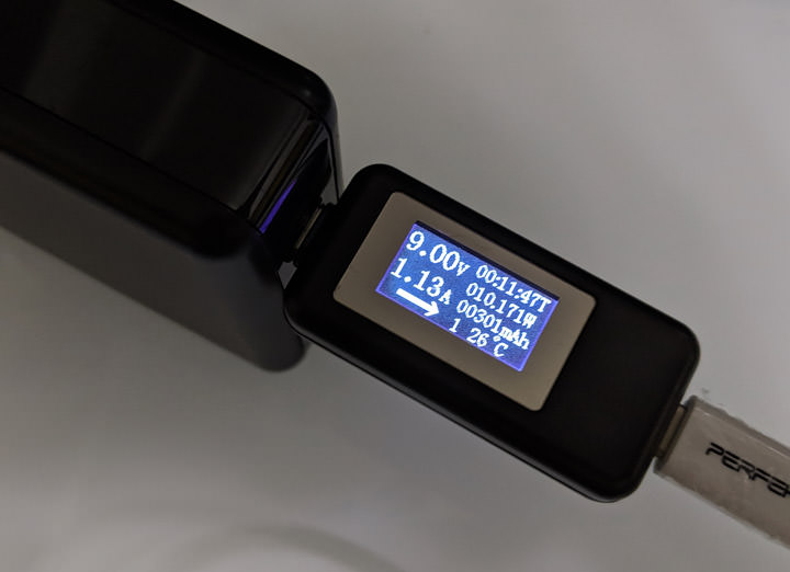 [Unbox] 愛思 Qi-A12 無線充電行動電源開箱：更輕巧好攜帶，支援 10W 無線快充更有效率！ - 阿祥的網路筆記本