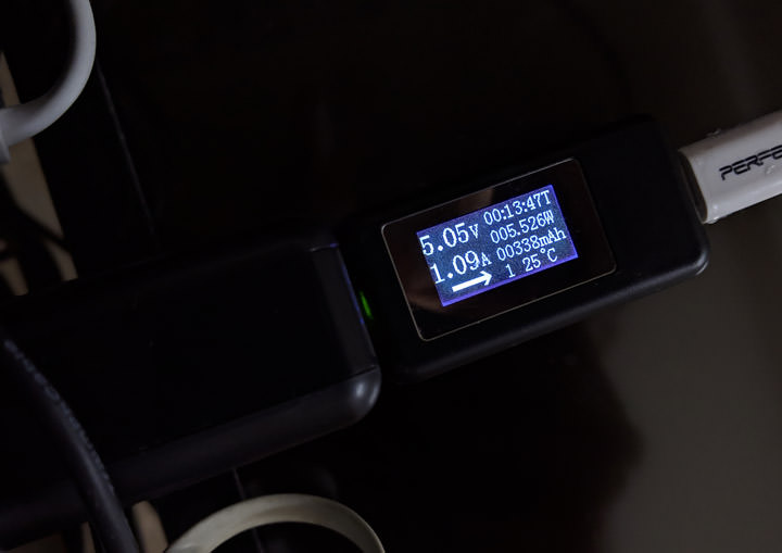 [Unbox] 愛思 Qi-A12 無線充電行動電源開箱：更輕巧好攜帶，支援 10W 無線快充更有效率！ - 阿祥的網路筆記本