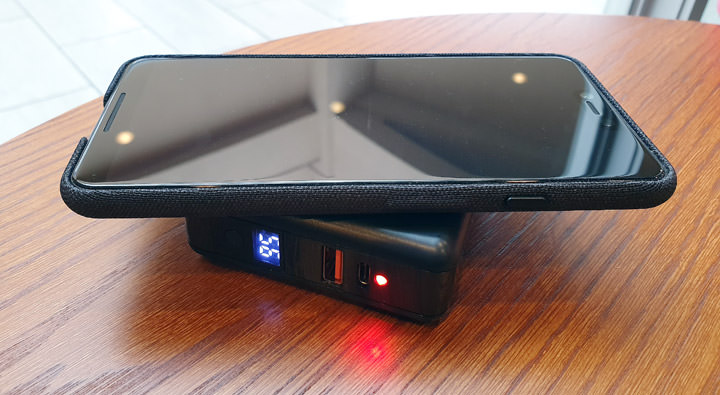 [Unbox] 愛思 Qi-A12 無線充電行動電源開箱：更輕巧好攜帶，支援 10W 無線快充更有效率！ - 阿祥的網路筆記本