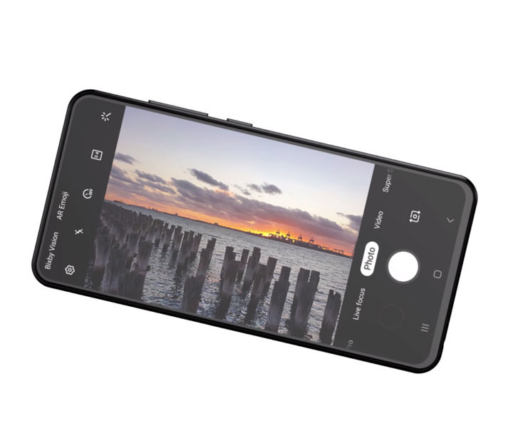 [Mobile] 三星也玩「升降鏡頭」設計？中階機 Galaxy A90 主鏡不僅可滑動還可翻轉自拍！ - 阿祥的網路筆記本