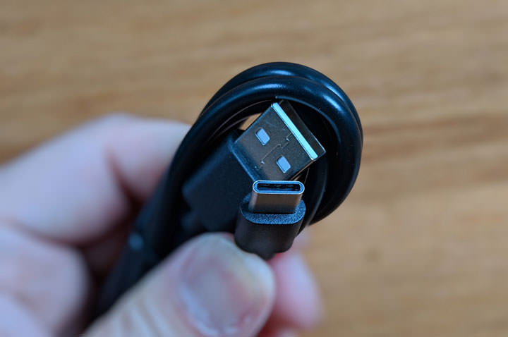 [Unbox] EJZZ 歐爵國際 10W Qi 閃充 EJ-04 紅外線無線充電手機架開箱評測！輕鬆取放，高效充電超方便！ - 阿祥的網路筆記本