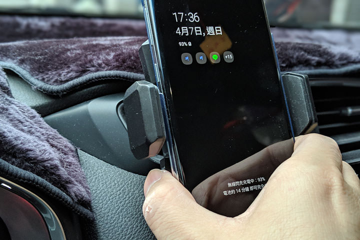 [Unbox] EJZZ 歐爵國際 10W Qi 閃充 EJ-04 紅外線無線充電手機架開箱評測！輕鬆取放，高效充電超方便！ - 阿祥的網路筆記本