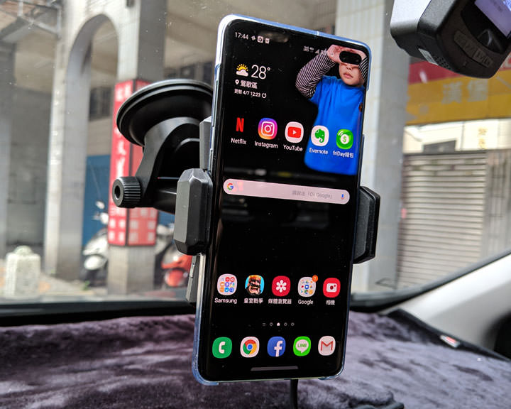 [Unbox] EJZZ 歐爵國際 10W Qi 閃充 EJ-04 紅外線無線充電手機架開箱評測！輕鬆取放，高效充電超方便！ - 阿祥的網路筆記本