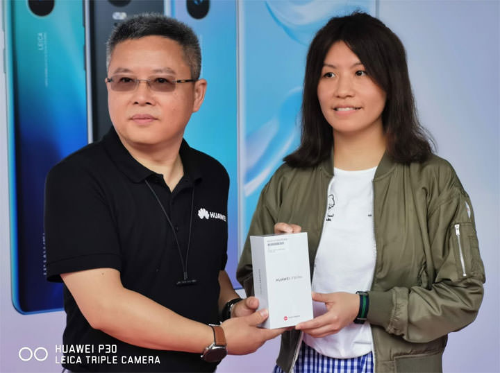 [Mobile] HUAWEI P30 與 P30 Pro 今日開賣！北中南共計超過 3500 人排隊領機！ - 阿祥的網路筆記本