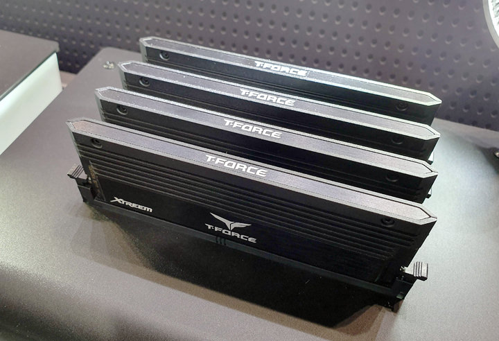 [PC] 十銓科技 Computex 2019 展出全新 ARGB 系列產品，更有多彩水冷 SSD 模組、兼具創意與實用性隨身碟！ - 阿祥的網路筆記本