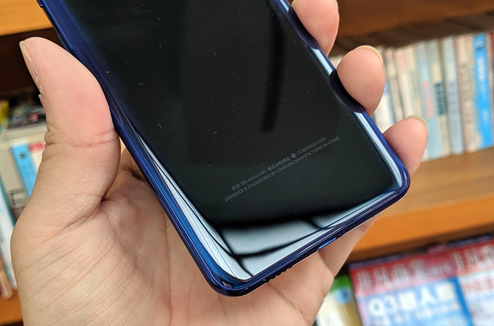 [Unbox] 三星 Galaxy A60 開箱評測：集結大螢幕、大容量、大電量與美拍三鏡頭的全方位中階旗艦！ - 阿祥的網路筆記本