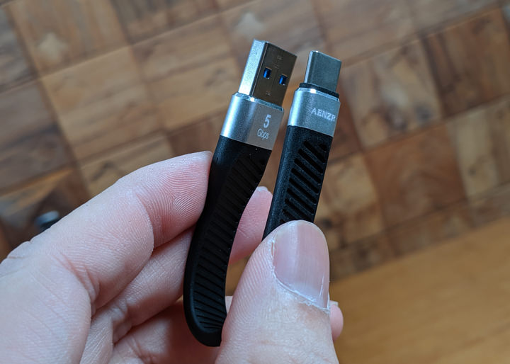 [Accessory] 使用更靈活，收納更方便的 AENZR 13.7 公分超短傳輸線開箱！ - 阿祥的網路筆記本