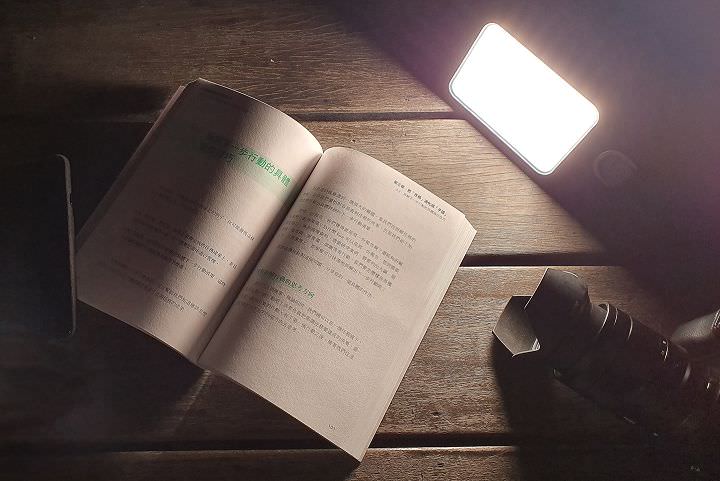 [Unbox] Sony LED Power Lantern CL-N810 開箱評測：整合行動電源與照明的露營好物！ - 阿祥的網路筆記本