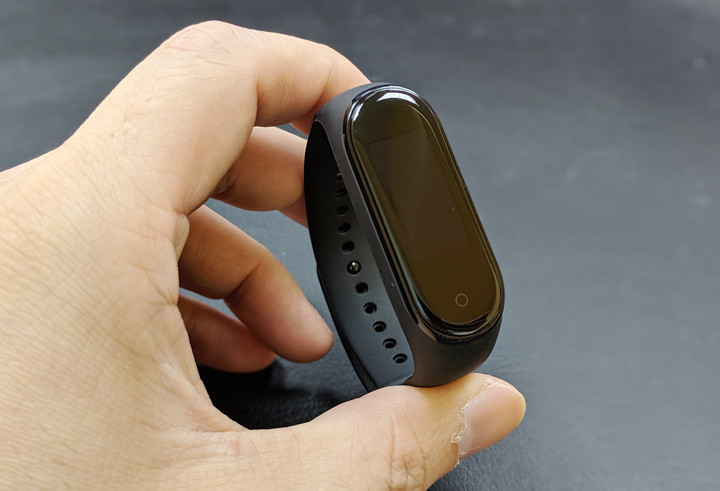 [Unbox] 首款搭載彩色螢幕的「小米手環4」開箱！視覺體驗大升級！ - 阿祥的網路筆記本