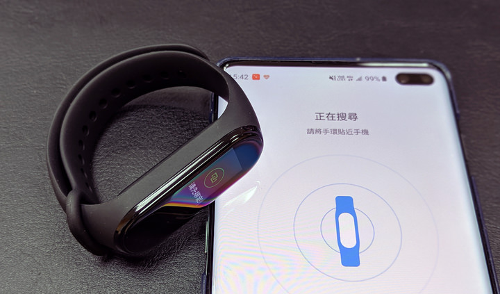 [Unbox] 首款搭載彩色螢幕的「小米手環4」開箱！視覺體驗大升級！ - 阿祥的網路筆記本