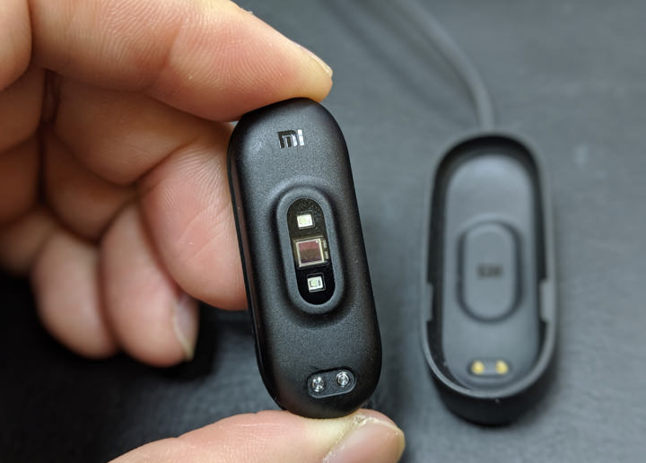 [Unbox] 首款搭載彩色螢幕的「小米手環4」開箱！視覺體驗大升級！ - 阿祥的網路筆記本