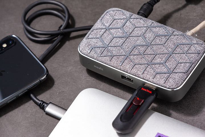 [Unobx] 一機多用且設計高質感的 moshi Symbus Q，除了為筆電帶來更好的擴充性，更讓外接的週邊化繁為簡，桌面也能更簡潔清爽呢！ - 阿祥的網路筆記本