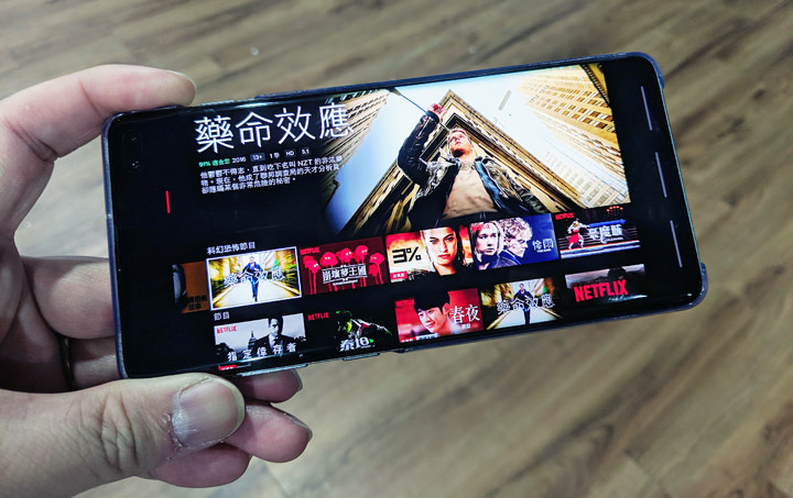 三星 QLED 8K 量子電視 Q900R 開箱體驗：不只 8K 超高解析度，更用金屬量子點顯色與 AI 科技震撼你的感官！ - 阿祥的網路筆記本