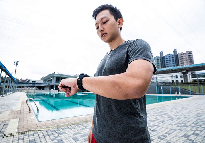 [Unbox] 入門價位卻擁有強悍軍規與完備偵測功能的運動手錶：TicWatch S2 開箱與使用心得 - 阿祥的網路筆記本