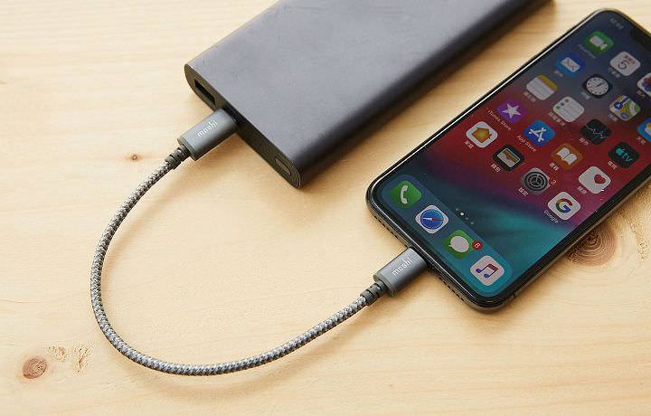 [Unbox] iPhone 快速充電的黃金組合：Moshi Integra 強韌系列充電線 + Moshi Rewind C 充電器實測！ - 阿祥的網路筆記本