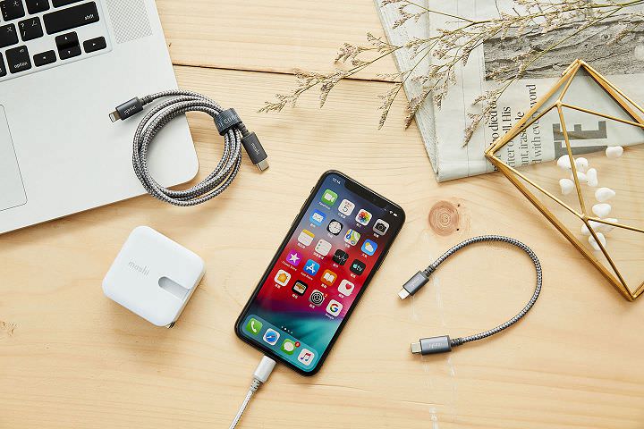 [Unbox] iPhone 快速充電的黃金組合：Moshi Integra 強韌系列充電線 + Moshi Rewind C 充電器實測！ - 阿祥的網路筆記本