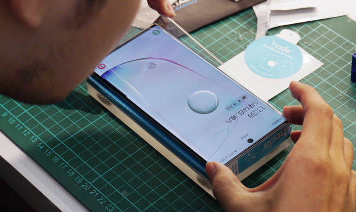 hoda 3D UV 膠全貼合玻璃保護貼 + 柔石軍規防摔殼開箱分享!給你的 Galaxy Note10+ 最全面防護解決方案! - 阿祥的網路筆記本 hoda 3D UV 膠全貼合玻璃保護貼 + 柔石軍規防摔殼開箱分享!給你的 Galaxy Note10+ 最全面防護解決方案! - 阿祥的網路筆記本