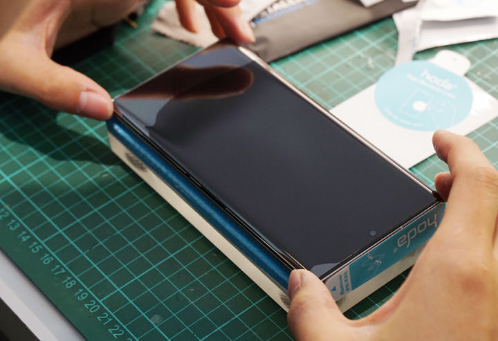 hoda 3D UV 膠全貼合玻璃保護貼 + 柔石軍規防摔殼開箱分享!給你的 Galaxy Note10+ 最全面防護解決方案! - 阿祥的網路筆記本 hoda 3D UV 膠全貼合玻璃保護貼 + 柔石軍規防摔殼開箱分享!給你的 Galaxy Note10+ 最全面防護解決方案! - 阿祥的網路筆記本