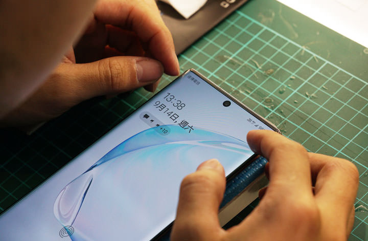hoda 3D UV 膠全貼合玻璃保護貼 + 柔石軍規防摔殼開箱分享!給你的 Galaxy Note10+ 最全面防護解決方案! - 阿祥的網路筆記本 hoda 3D UV 膠全貼合玻璃保護貼 + 柔石軍規防摔殼開箱分享!給你的 Galaxy Note10+ 最全面防護解決方案! - 阿祥的網路筆記本