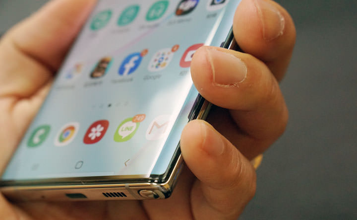 hoda 3D UV 膠全貼合玻璃保護貼 + 柔石軍規防摔殼開箱分享!給你的 Galaxy Note10+ 最全面防護解決方案! - 阿祥的網路筆記本 hoda 3D UV 膠全貼合玻璃保護貼 + 柔石軍規防摔殼開箱分享!給你的 Galaxy Note10+ 最全面防護解決方案! - 阿祥的網路筆記本