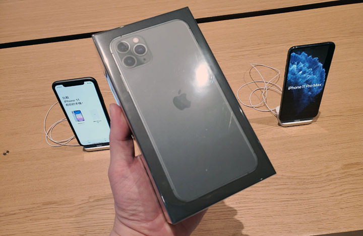 [Unbox] Apple iPhone 11 Pro Max 夜幕綠版純開箱！ - 阿祥的網路筆記本