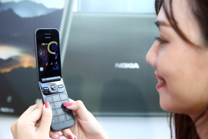 摺疊手機不死?4G 版 Nokia 2720 Flip 正式推出!主打復古潮風,經典設計兼具多元智慧功能! - 阿祥的網路筆記本 摺疊手機不死?4G 版 Nokia 2720 Flip 正式推出!主打復古潮風,經典設計兼具多元智慧功能! - 阿祥的網路筆記本