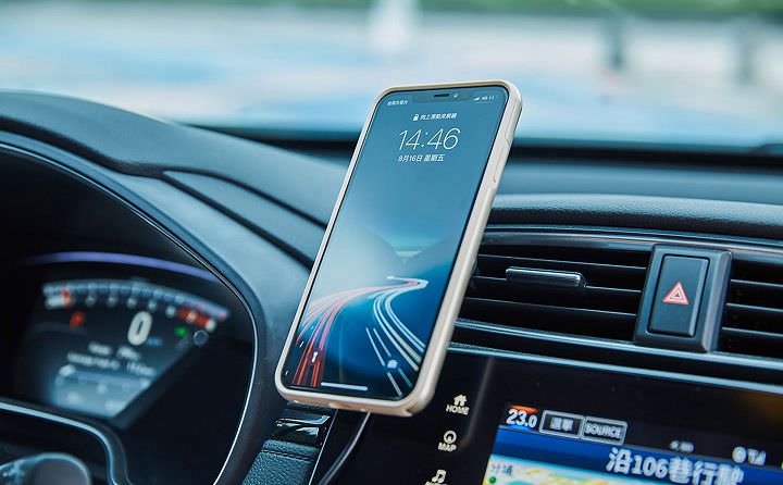 Moshi SnapTo 磁吸固定基座組開箱：手機免手持，車用、室內、無線充電一次搞定！ - 阿祥的網路筆記本