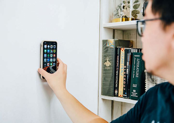 Moshi SnapTo 磁吸固定基座組開箱：手機免手持，車用、室內、無線充電一次搞定！ - 阿祥的網路筆記本