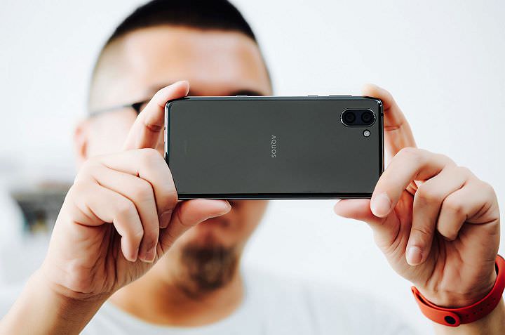 SHARP AQUOS R3 深度實測報告：集美型設計與高水準攝錄功能於一身的日系手機！ - 阿祥的網路筆記本