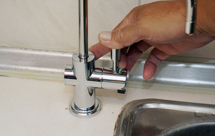 BRITA mypure pro X9 超微濾櫥下型濾水系統開箱：有效過濾 99.99% 病毒、細菌與有害物質，健康喝好水真安心！ - 阿祥的網路筆記本