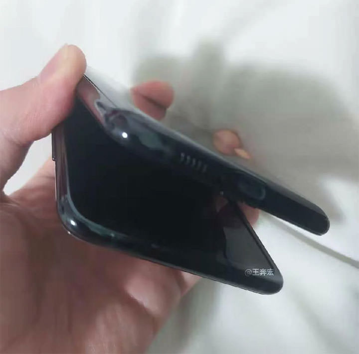 三星新一代折疊螢幕手機 Galaxy Fold2 本尊現身？直立式對折設計，將與 Galaxy S11 一同現身？ - 阿祥的網路筆記本