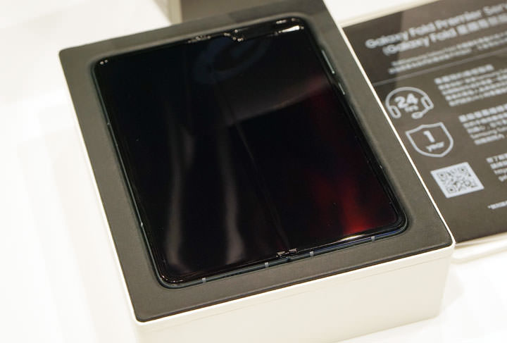 三星 Galaxy Fold 台灣市售版鈦空銀款開箱！使用心得快速報告！ - 阿祥的網路筆記本