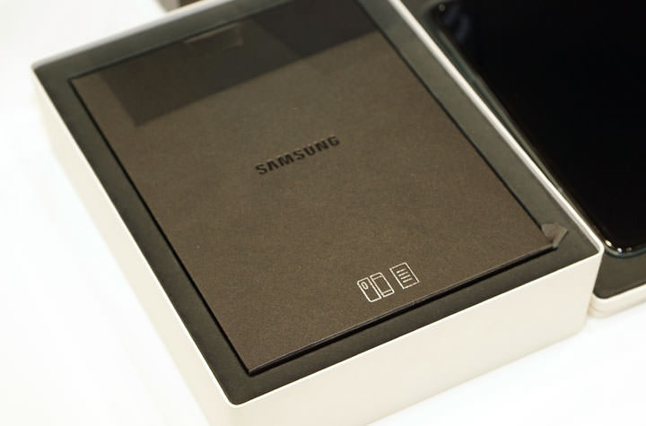 三星 Galaxy Fold 台灣市售版鈦空銀款開箱！使用心得快速報告！ - 阿祥的網路筆記本