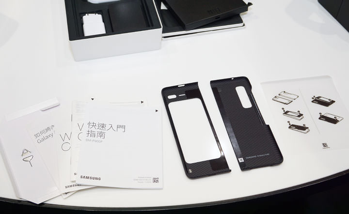 三星 Galaxy Fold 台灣市售版鈦空銀款開箱！使用心得快速報告！ - 阿祥的網路筆記本