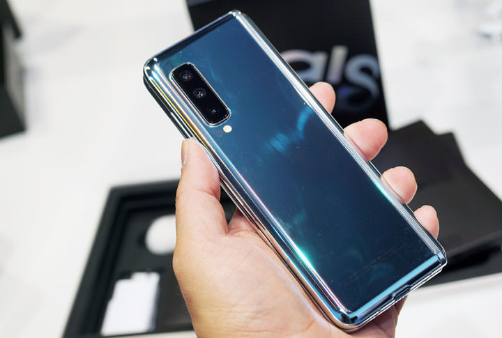 三星 Galaxy Fold 台灣市售版鈦空銀款開箱！使用心得快速報告！ - 阿祥的網路筆記本