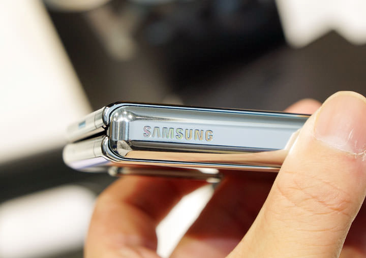 三星 Galaxy Fold 台灣市售版鈦空銀款開箱！使用心得快速報告！ - 阿祥的網路筆記本