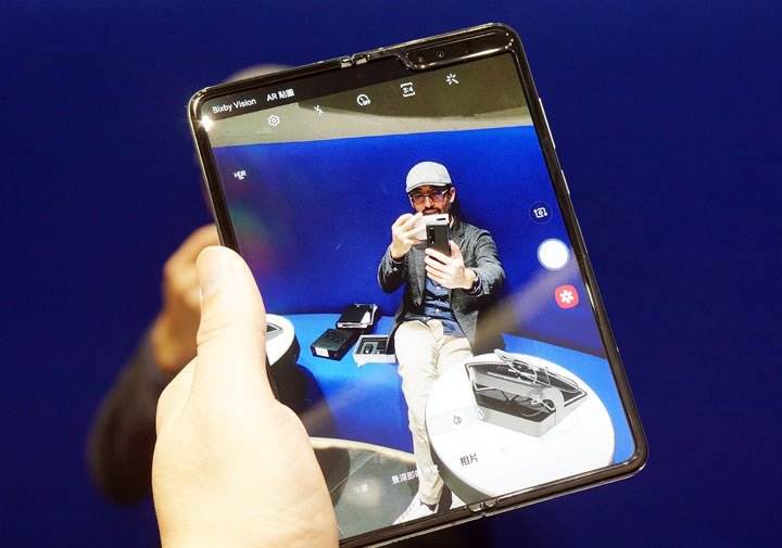 三星 Galaxy Fold 台灣市售版鈦空銀款開箱！使用心得快速報告！ - 阿祥的網路筆記本