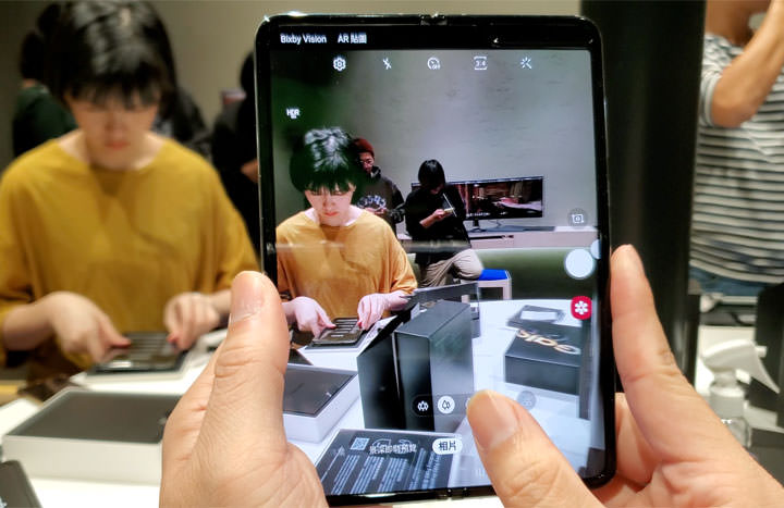 三星 Galaxy Fold 台灣市售版鈦空銀款開箱！使用心得快速報告！ - 阿祥的網路筆記本