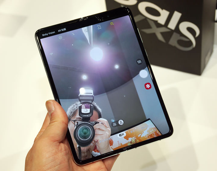 三星 Galaxy Fold 台灣市售版鈦空銀款開箱！使用心得快速報告！ - 阿祥的網路筆記本