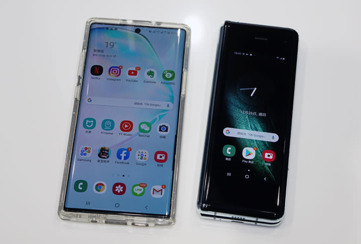 三星 Galaxy Fold 台灣市售版鈦空銀款開箱！使用心得快速報告！ - 阿祥的網路筆記本