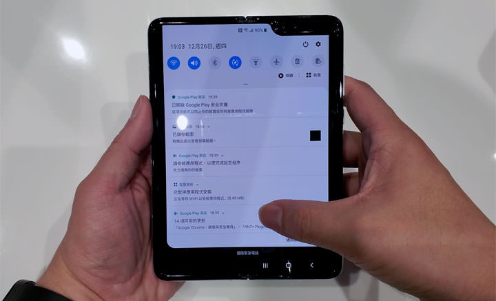 三星 Galaxy Fold 台灣市售版鈦空銀款開箱！使用心得快速報告！ - 阿祥的網路筆記本