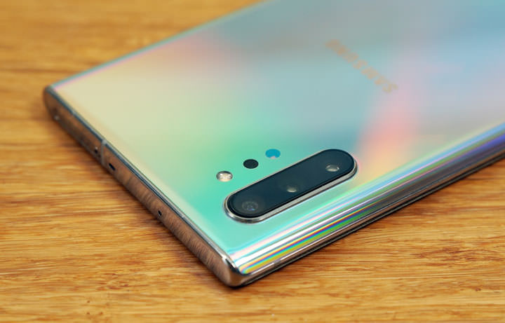 脆弱鏡頭的「帝王級」防護!hoda 藍寶石鏡頭貼開箱:GIA 國際認證,硬度僅次於鑽石的強悍! - 阿祥的網路筆記本 脆弱鏡頭的「帝王級」防護!hoda 藍寶石鏡頭貼開箱:GIA 國際認證,硬度僅次於鑽石的強悍! - 阿祥的網路筆記本