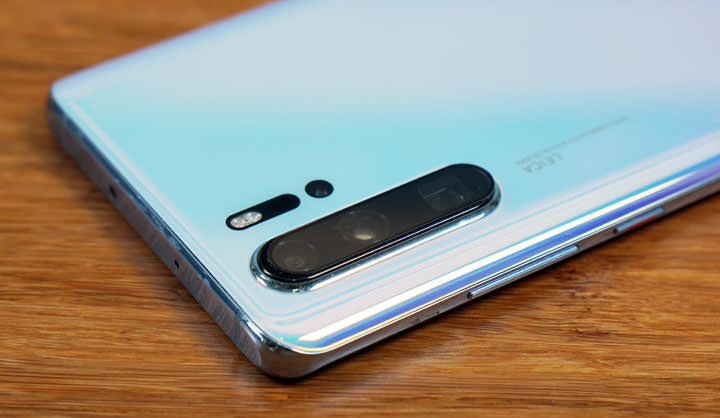 脆弱鏡頭的「帝王級」防護!hoda 藍寶石鏡頭貼開箱:GIA 國際認證,硬度僅次於鑽石的強悍! - 阿祥的網路筆記本 脆弱鏡頭的「帝王級」防護!hoda 藍寶石鏡頭貼開箱:GIA 國際認證,硬度僅次於鑽石的強悍! - 阿祥的網路筆記本