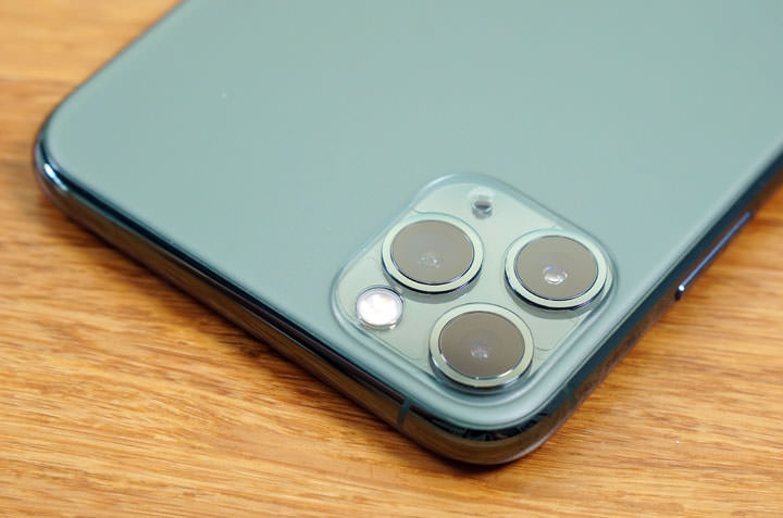 脆弱鏡頭的「帝王級」防護!hoda 藍寶石鏡頭貼開箱:GIA 國際認證,硬度僅次於鑽石的強悍! - 阿祥的網路筆記本 脆弱鏡頭的「帝王級」防護!hoda 藍寶石鏡頭貼開箱:GIA 國際認證,硬度僅次於鑽石的強悍! - 阿祥的網路筆記本