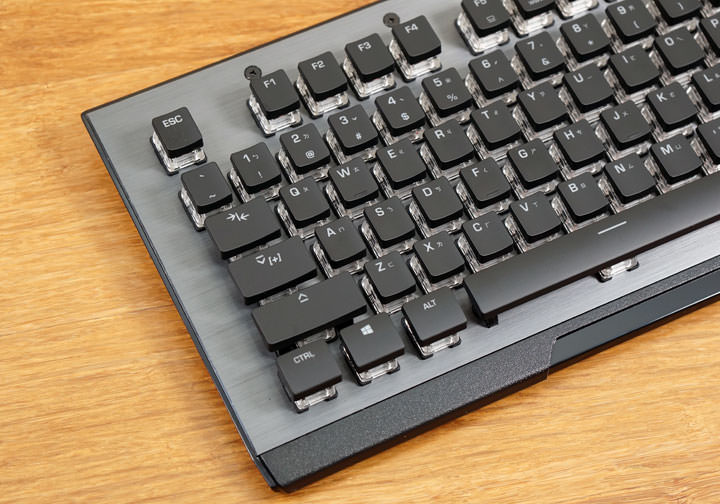 德國冰豹 ROCCAT VULCAN 100 AIMO 機械式遊戲鍵盤茶軸版開箱：Titan 軸手感優異，全面功能帶來優異體驗！ - 阿祥的網路筆記本