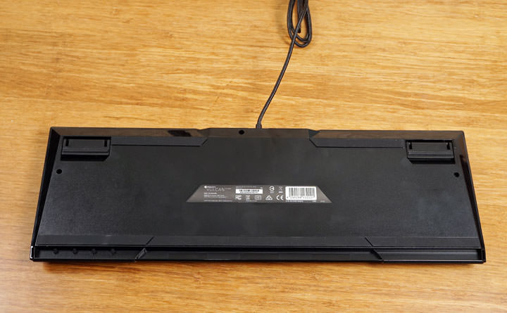 德國冰豹 ROCCAT VULCAN 100 AIMO 機械式遊戲鍵盤茶軸版開箱：Titan 軸手感優異，全面功能帶來優異體驗！ - 阿祥的網路筆記本