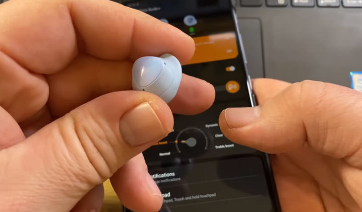 三星新一代真無線藍牙耳機 Galaxy Buds+ 實機開箱影片提前曝光!更大的電池續航,並能與 iOS 裝置相容! - 阿祥的網路筆記本 三星新一代真無線藍牙耳機 Galaxy Buds+ 實機開箱影片提前曝光!更大的電池續航,並能與 iOS 裝置相容! - 阿祥的網路筆記本