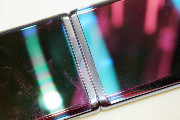 三星 Galaxy Z Flip 今日展開預購，台灣 2/21 限量上市，實機功能如何？搶動手玩玩看！ - 阿祥的網路筆記本
