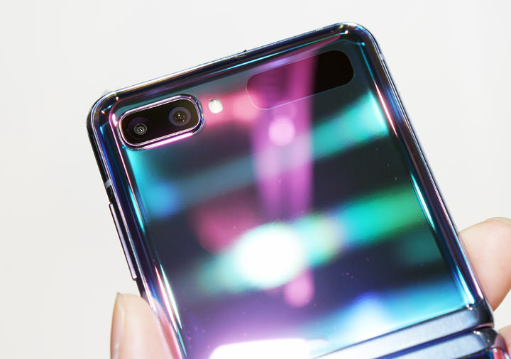 三星 Galaxy Z Flip 今日展開預購，台灣 2/21 限量上市，實機功能如何？搶動手玩玩看！ - 阿祥的網路筆記本