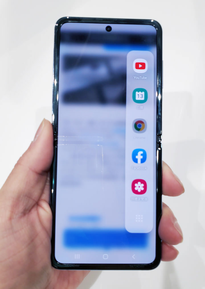 三星 Galaxy Z Flip 今日展開預購，台灣 2/21 限量上市，實機功能如何？搶動手玩玩看！ - 阿祥的網路筆記本